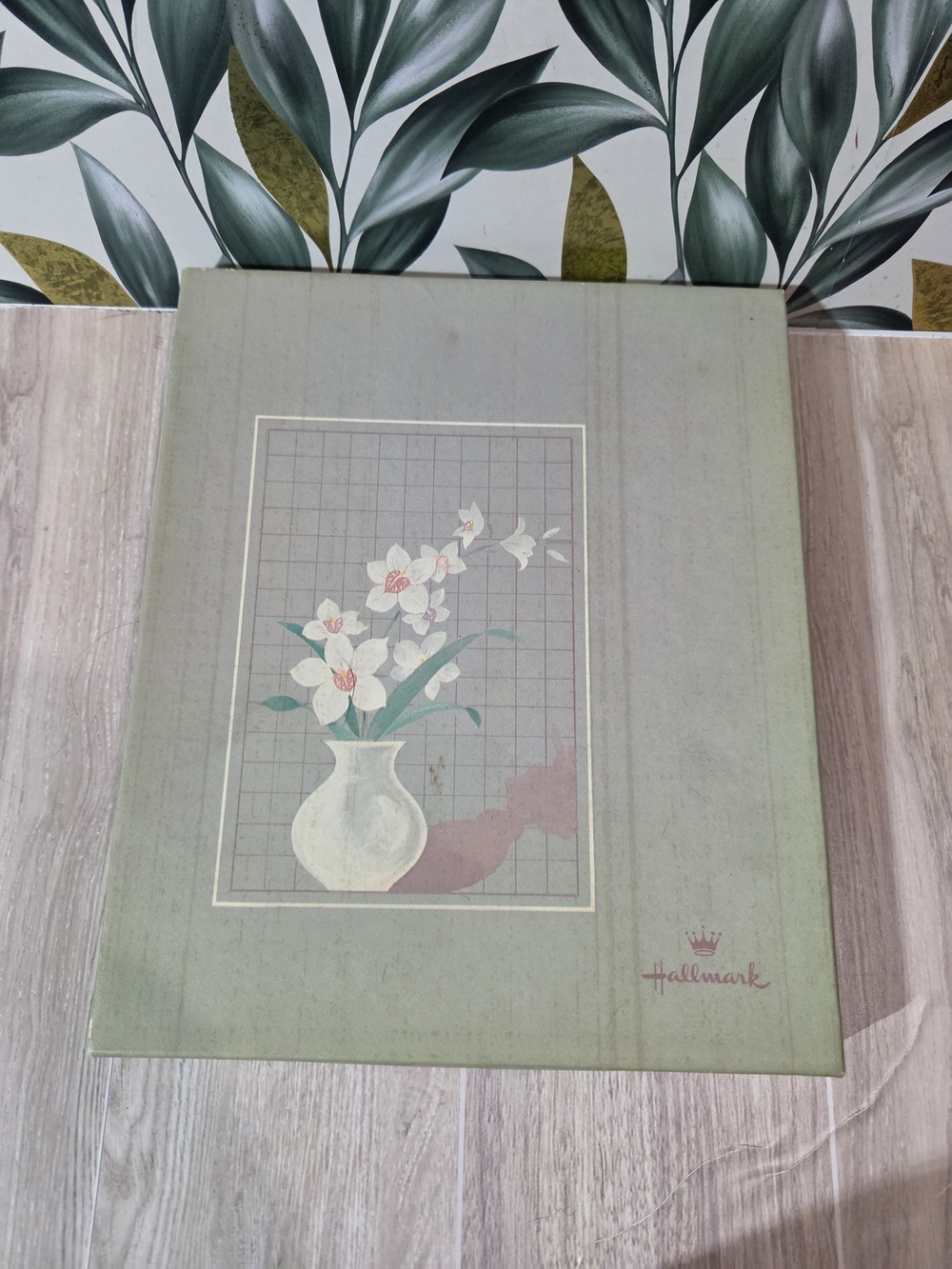 Vintage Hallmark Boxed Stationery Set Orchid Vase 32 Sheets 16 Envelopes